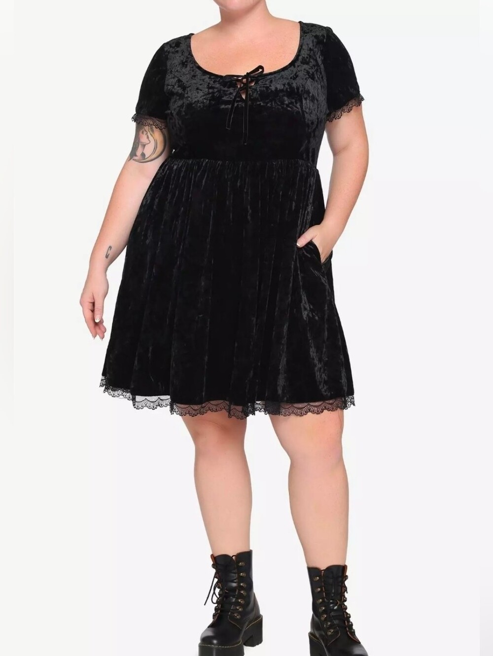 Hot Topic Black Velvet Witchy Whimsigoth Dark Romantic  Lace-Trim Plus Size 1x
